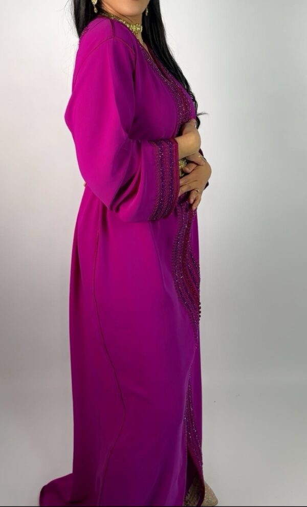 Caftan Fuchsia Cristal – Éclat et Féminité – Image 4