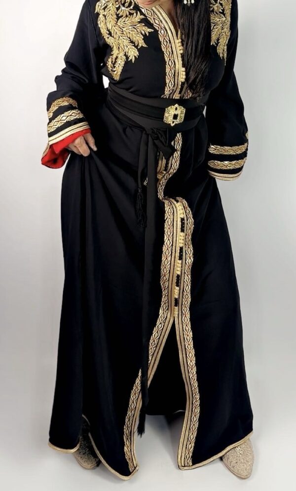 Caftan Noir Perlé – Élégance Sombre & Détails Précieux – Image 3