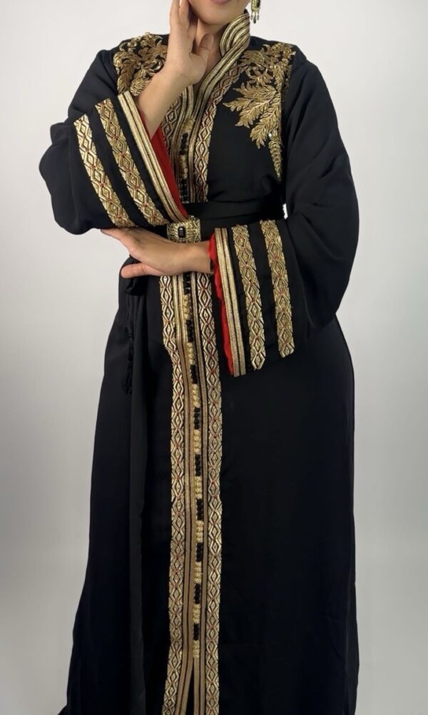 Caftan Noir Perlé – Élégance Sombre & Détails Précieux – Image 4