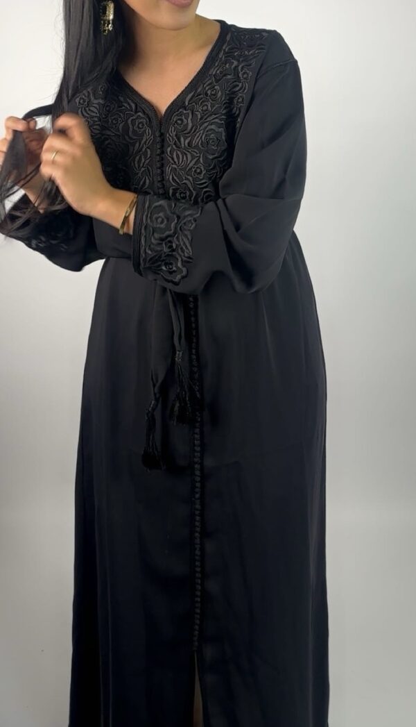 Caftan Noir – L’Art de la Simplicité – Image 2