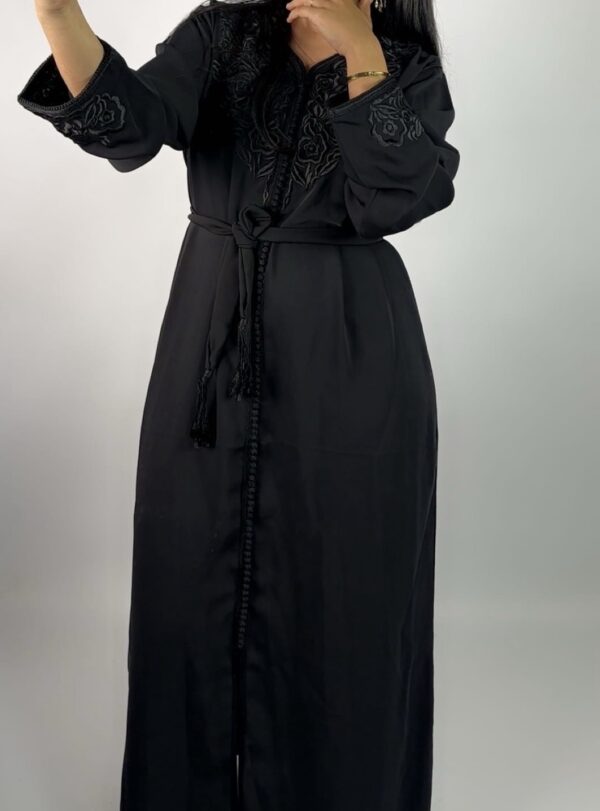 Caftan Noir – L’Art de la Simplicité – Image 4