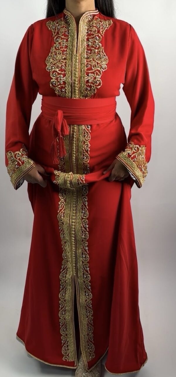 Caftan Rouge Élégant à Col Mao