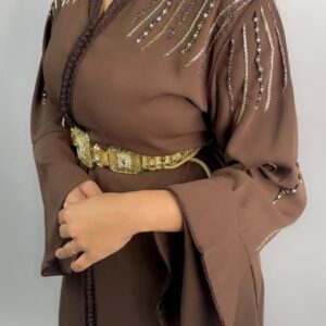Caftan Élégance Marron en Crêpe – Broderie Perles & Strass